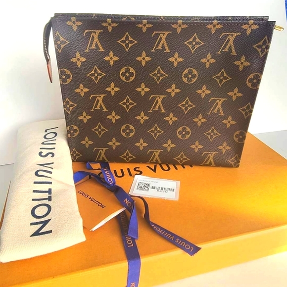 Louis Vuitton Toiletry Pouch 26 - Picture 6 of 6